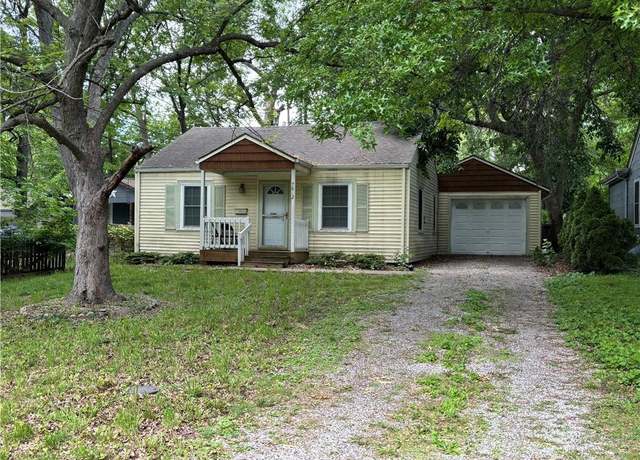 Property at 7812 Madison Ave, Kansas City, MO 64114, 2 beds, 1 bath