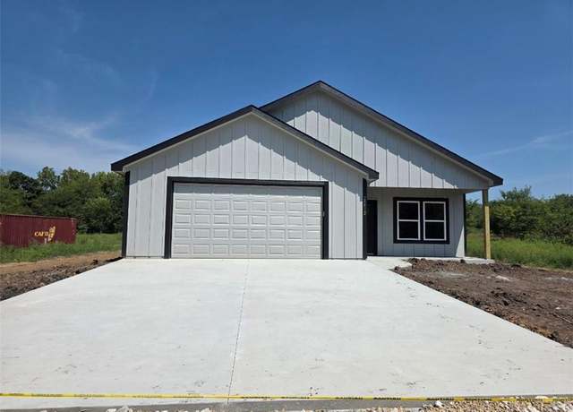 Property at 25512 Metro Ave, Tonganoxie, KS 66086, 3 beds, 2 baths