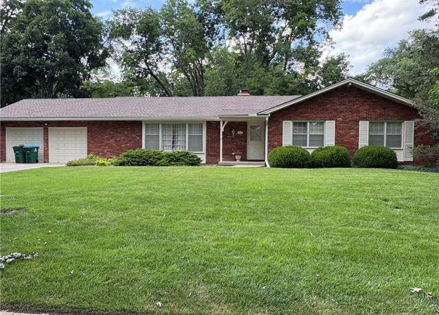 Property at 3300 W 93rd St, Leawood, KS 66206, 3 beds, 2 baths