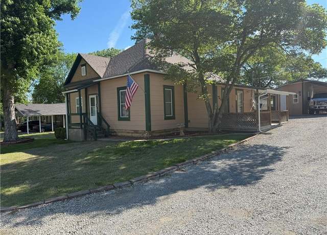 Property at 112 N Burns St N, Independence, KS 67301, 3 beds, 2 baths