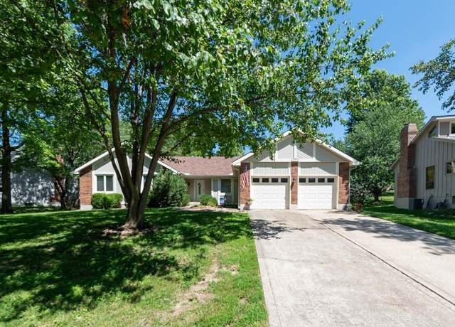 Property at 5116 NW Walden Dr, Kansas City, MO 64151, 3 beds, 3 baths