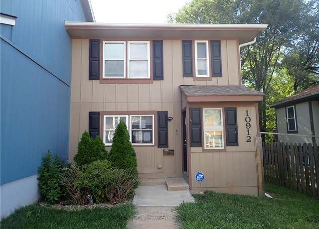 Property at 10912 Mckinley Dr, Kansas City, MO 64134, 2 beds, 1.5 baths