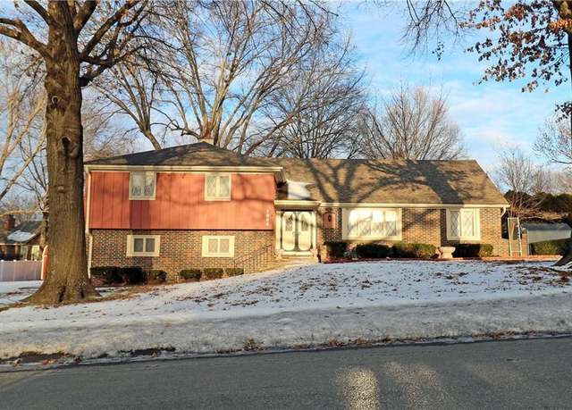 Property at 1001 Bird Ave, Harrisonville, MO 64701, 4 beds, 3 baths