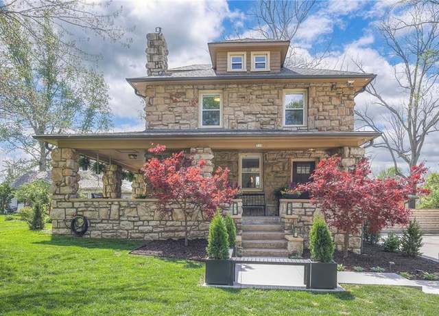 Property at 715 W 98th St, Kansas City, MO 64114, 3 beds, 1.5 baths