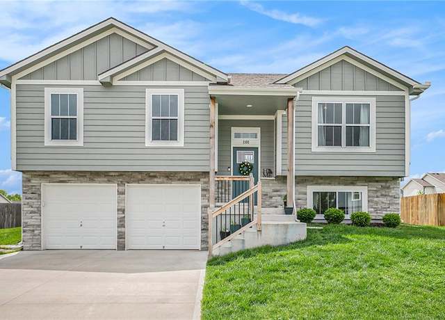 Property at 1101 NW 4th St, Oak Grove, MO 64075, 4 beds, 3 baths