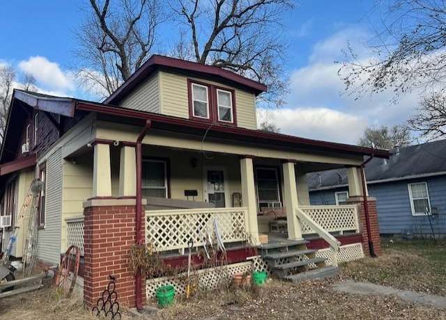 Property at 2215 Garfield Ave, St Joseph, MO 64503, 3 beds, 2 baths