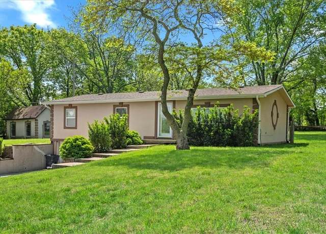 Property at 16801 W 183rd St, Olathe, KS 66062, 3 beds, 2.5 baths