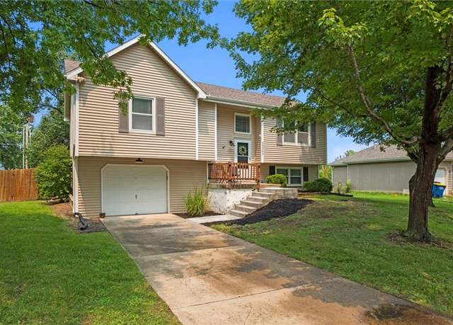 Property at 33242 W 88th Ter, De Soto, KS 66018, 3 beds, 2.5 baths