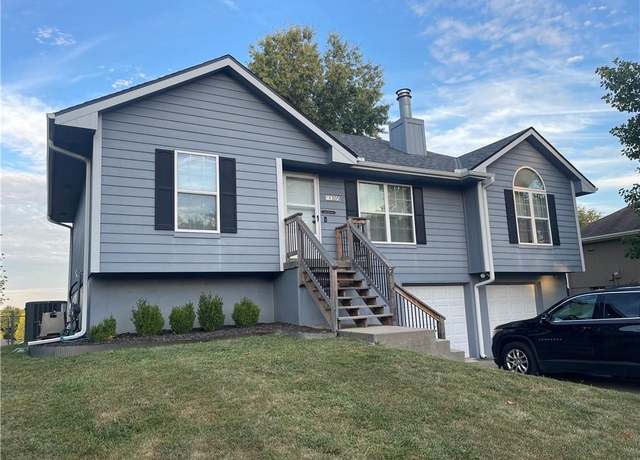Property at 1305 Stonecrest Dr, Kearney, MO 64060, 3 beds, 2.5 baths