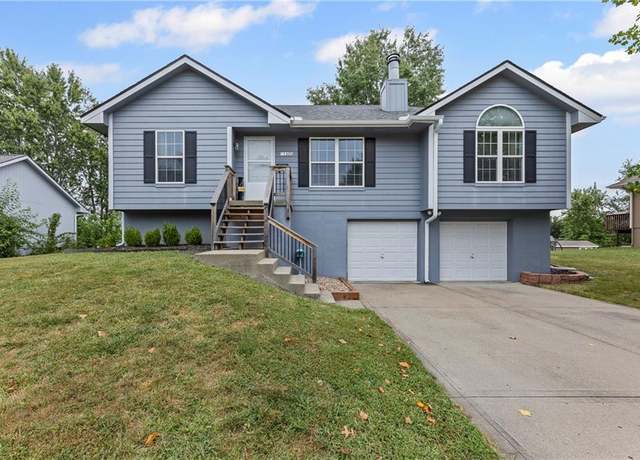 Property at 1305 Stonecrest Dr, Kearney, MO 64060, 3 beds, 2.5 baths