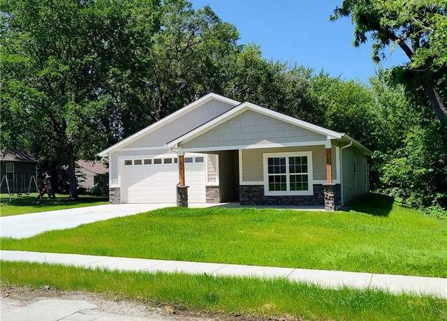 Property at 802 E North Main St, Richmond, MO 64085, 3 beds, 2 baths