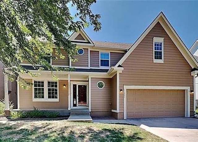 Property at 11207 W 116th Ter, Overland Park, KS 66210, 4 beds, 2.5 baths