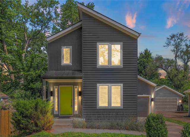 Property at 102 E 81st St, Kansas City, MO 64114, 3 beds, 2.5 baths