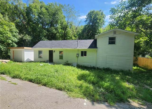 Property at 105 E Line St, Excelsior Springs, MO 64024, 3 beds, 2 baths