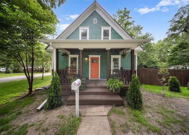 Property at 906 S Independence St, Harrisonville, MO 64701, 3 beds, 2 baths
