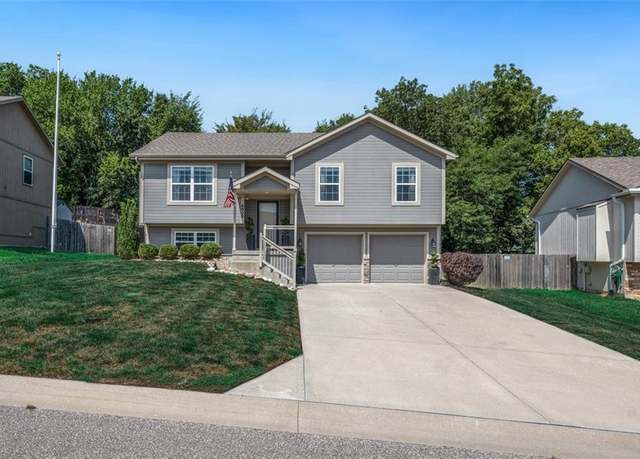 Property at 4806 Chester Ave, Kansas City, KS 66106, 4 beds, 3 baths