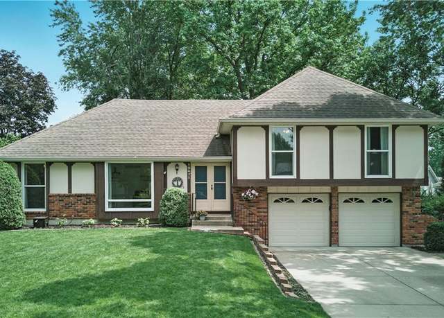 Property at 12411 W 100th St, Lenexa, KS 66215, 4 beds, 2 baths