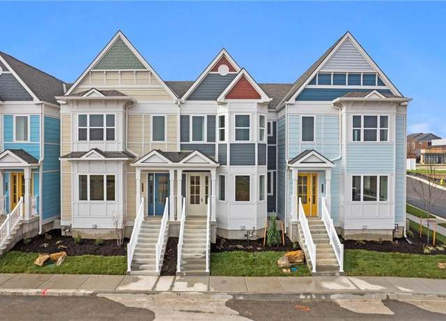 Property at 442 SW Brummel Rd, Lee's Summit, MO 64081, 2 beds, 2.5 baths