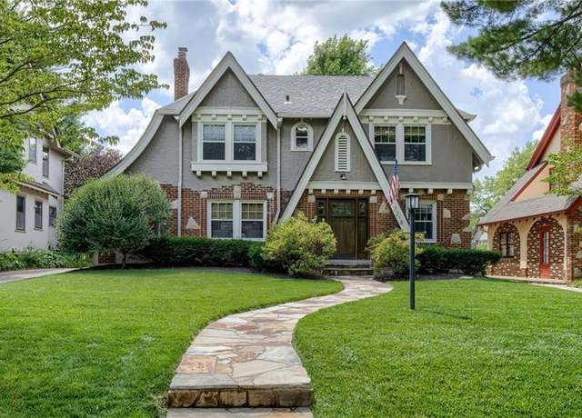 Property at 7218 Jarboe St, Kansas City, MO 64114, 3 beds, 2.5 baths