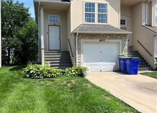 Property at 607 S Woodson Ln, Gardner, KS 66030, 3 beds, 2 baths