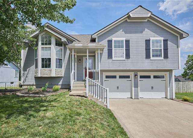 Property at 209 S Pelham Path, Raymore, MO 64083, 3 beds, 2 baths