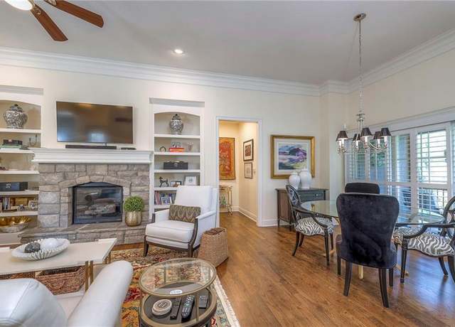 Property at 14851 Meadow Ln, Leawood, KS 66224, 3 beds, 2.5 baths
