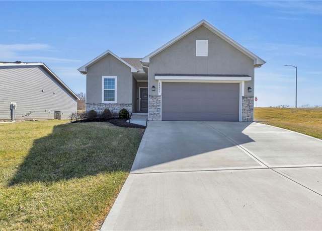 Property at 20921 W 190th Pl, Spring Hill, KS 66083, 2 beds, 2 baths