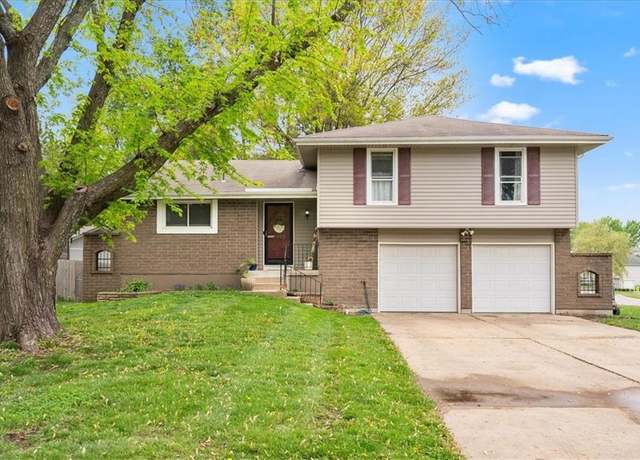 Property at 7905 Bel Ray Dr, Belton, MO 64012, 3 beds, 2.5 baths
