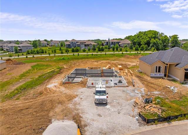 Property at 9069 Shady Bend Rd, Lenexa, KS 66227, 5 beds, 3 baths