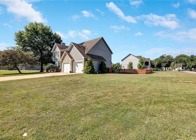 Property at 18201 E 51st Street Ct, Independence, MO 64055, 3 beds, 2.5 baths