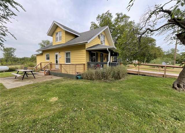 Property at 301 E 3rd St, Winston, MO 64689, 3 beds, 1 bath
