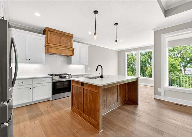 Property at 24961 W 94th Pl, Lenexa, KS 66227, 4 beds, 3 baths