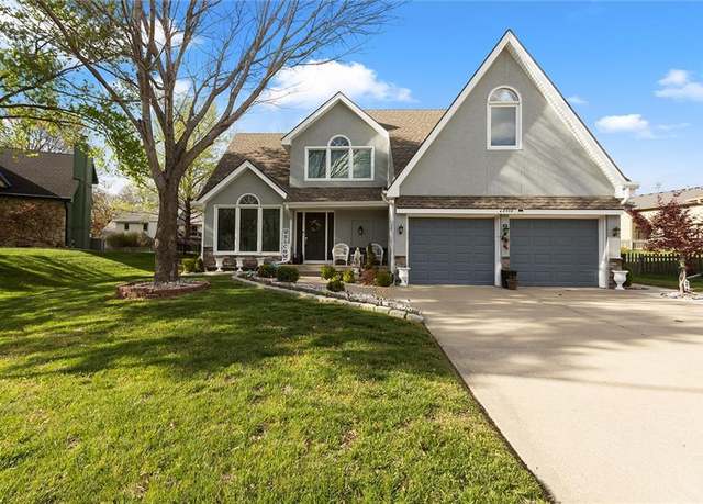 Property at 2408 NE 34th Ct, Kansas City, MO 64116, 3 beds, 3 baths