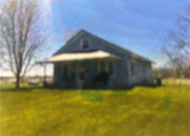 Property at 114 S Pine St, Brookfield, MO 64628, 3 beds, 1 bath