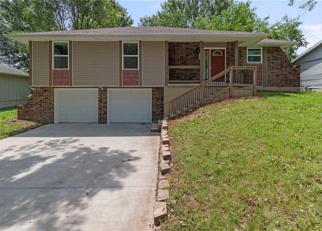 Property at 10 SE 240 Rd, Warrensburg, MO 64093, 3 beds, 2.5 baths