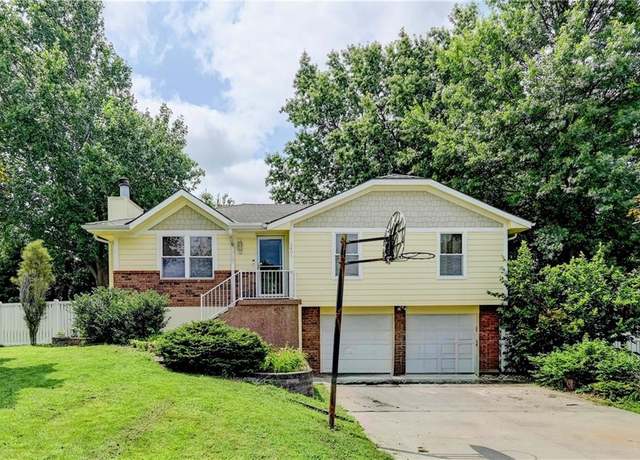 Property at 1401 NE 114th St, Kansas City, MO 64155, 3 beds, 2 baths