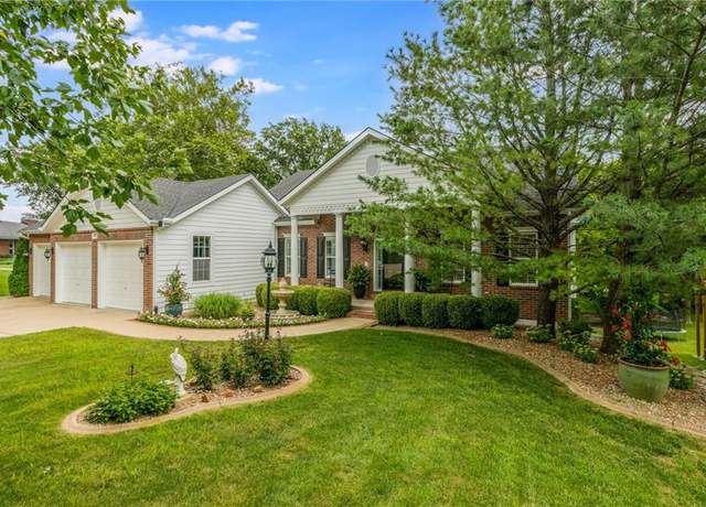 Property at 8211 NW High Point Dr, Weatherby Lake, MO 64152, 4 beds, 5 baths