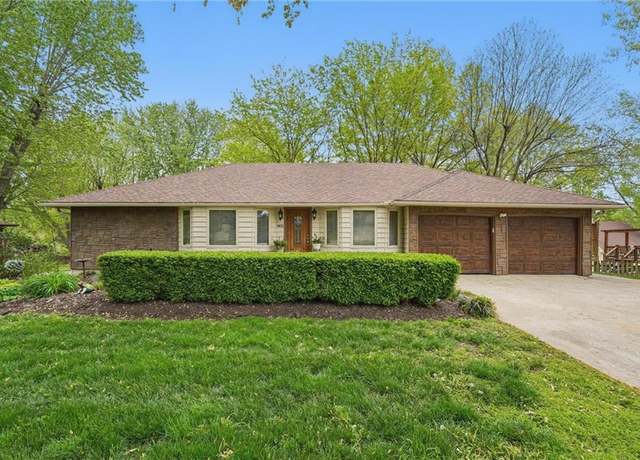 Property at 1403 S Prospect St, Kearney, MO 64060, 5 beds, 4 baths