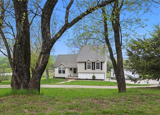 Property at 28274 W 311th St, Paola, KS 66071, 4 beds, 2 baths