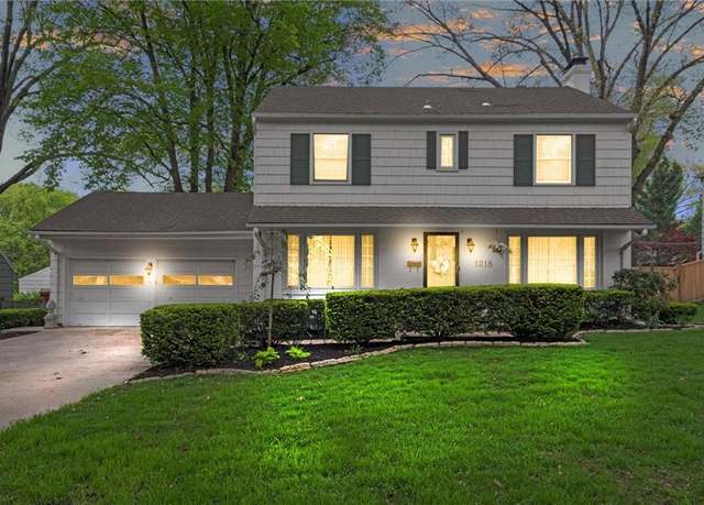 Property at 1218 W 67th Ter, Kansas City, MO 64113, 4 beds, 3.5 baths