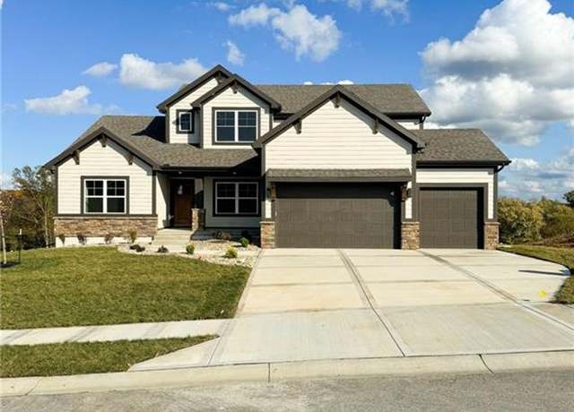 Property at 13600 NE 114th Pl, Kearney, MO 64060, 4 beds, 3.5 baths