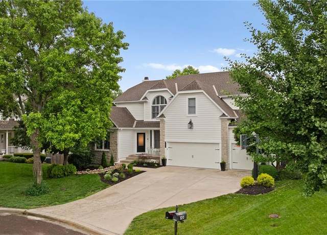 Property at 5209 W 161st St, Overland Park, KS 66085, 4 beds, 4.5 baths