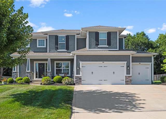 Property at 316 SE Hackamore Dr, Lee's Summit, MO 64082, 5 beds, 4 baths