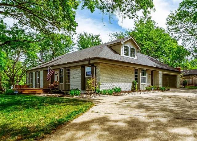 Property at 2814 Trail Rd, Lawrence, KS 66049, 5 beds, 4 baths