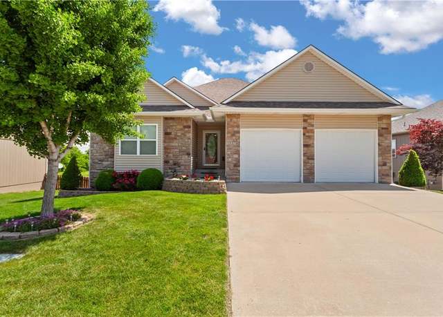 Property at 2250 24th St, Blue Springs, MO 64029, 3 beds, 3 baths