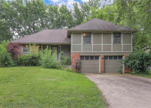 Property at 14001 S Cottonwood Dr, Olathe, KS 66062, 4 beds, 2 baths