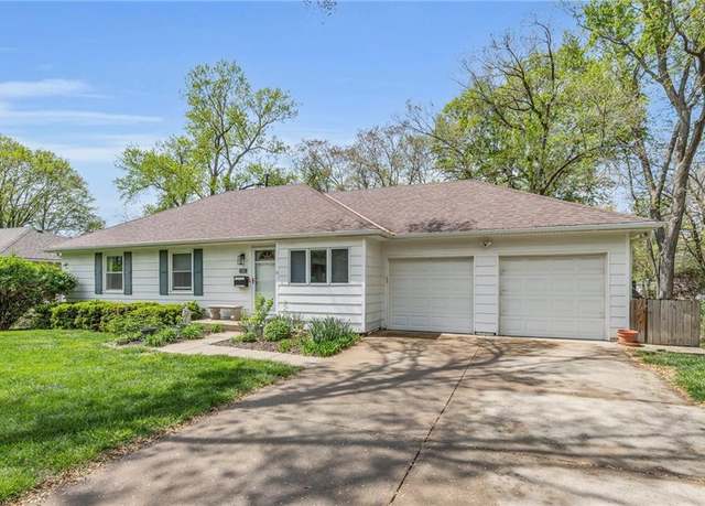 Property at 9006 Mastin St, Overland Park, KS 66212, 4 beds, 3 baths