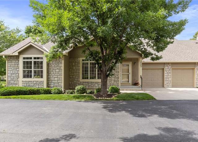 Property at 15778 S Brentwood St #2802, Olathe, KS 66062, 2 beds, 2.5 baths