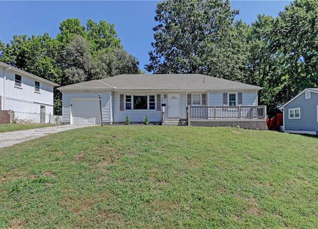 Property at 8805 Grandview St, Overland Park, KS 66212, 3 beds, 1.5 baths