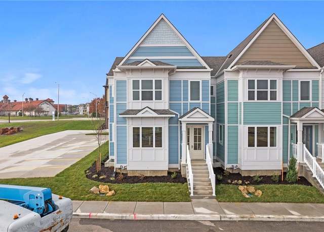Property at 458 SW Brummel Rd, Lee's Summit, MO 64081, 3 beds, 2.5 baths